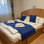 アパート Apartmanhaz *