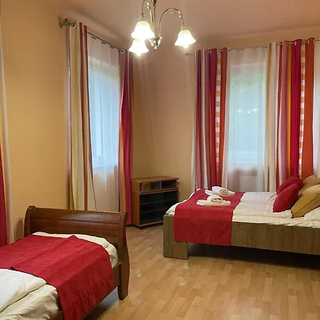 Apartmanhaz *