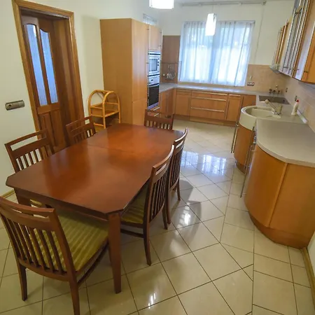 Apartmanhaz Daire *