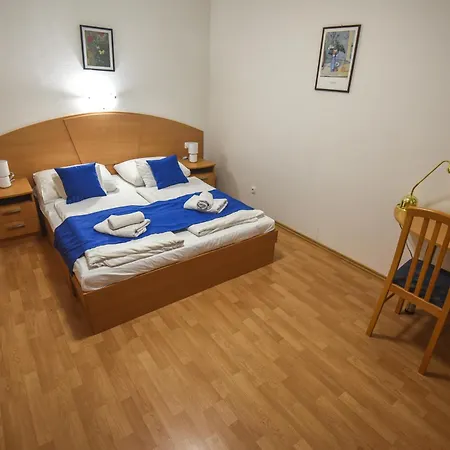 아파트 Apartmanhaz