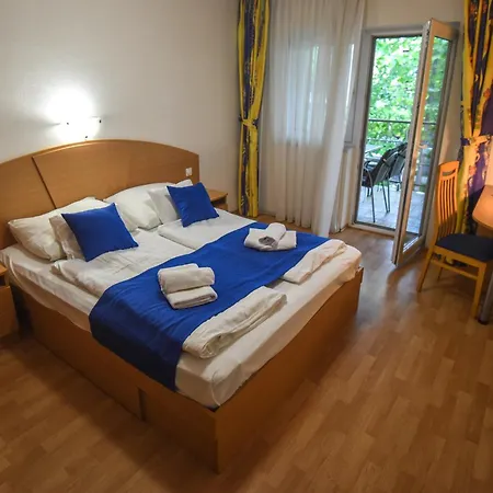 Apartmanhaz Apartment *