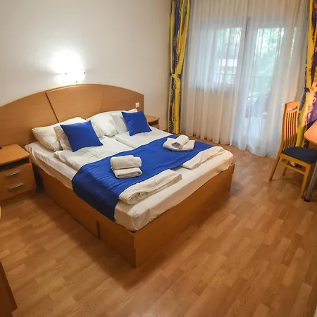 Apartment Apartmanhaz *