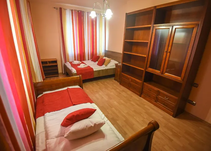 Apartmanhaz שיופוק