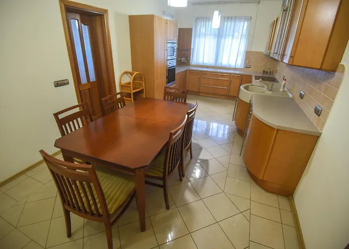 Apartmanhaz דירה *