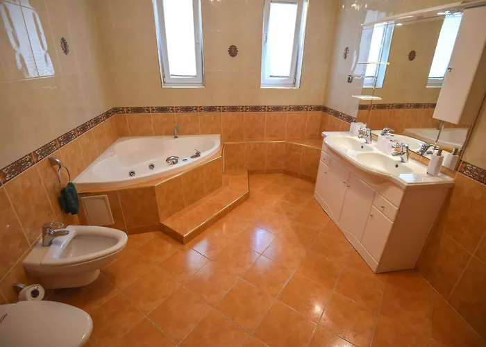 דירה Apartmanhaz שיופוק