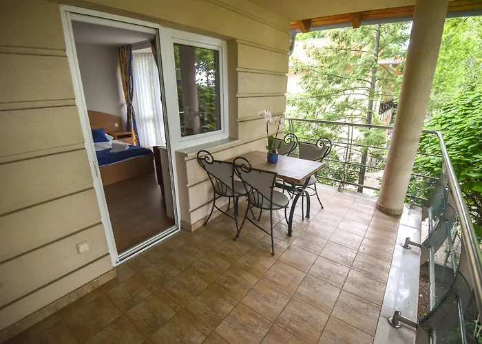 Apartmanhaz * שיופוק