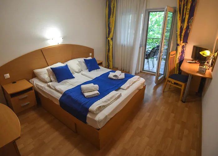 Apartmanhaz 公寓 *