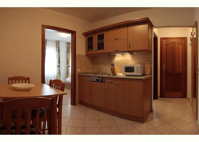 Apartmanhaz דירה שיופוק